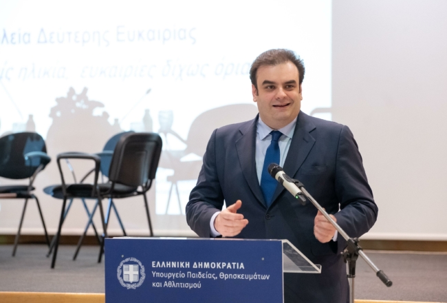 Η Πρόεδρος του ΙΝΕΔΙΒΙΜ Άννα Ροκοφύλλου στην πρώτη κεντρική συνάντηση των Διευθυντών Σχολείων Δεύτερης Ευκαιρίας